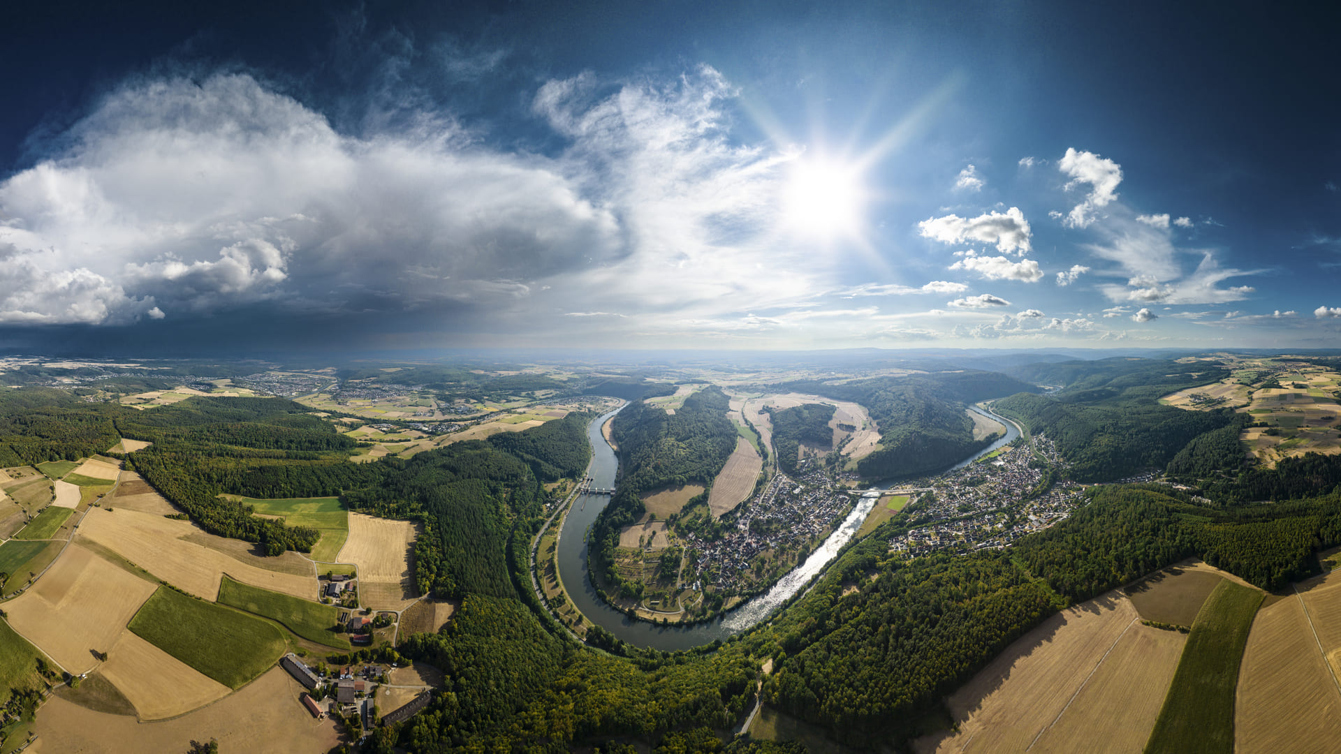 Drohnenaufnahme der Neckarschleife bei Neckargerach